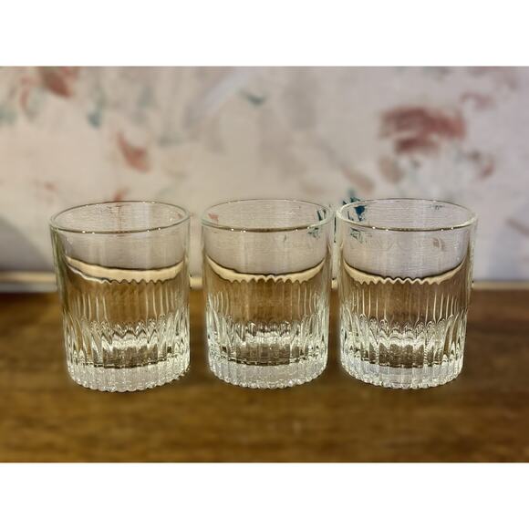 Set of 3 Crown Royal Collector's Whiskey Glasses – Vintage Etched Barware - Picture 2 of 3